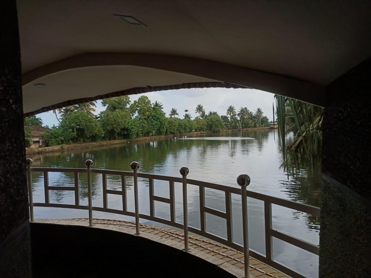 Beach Paradise Day Cruise Houseboat Alappuzha Eksteriør bilde